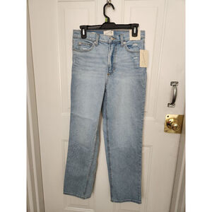 Universal Thread Higest Rise Vintage Straight Jeans Light Wash 6